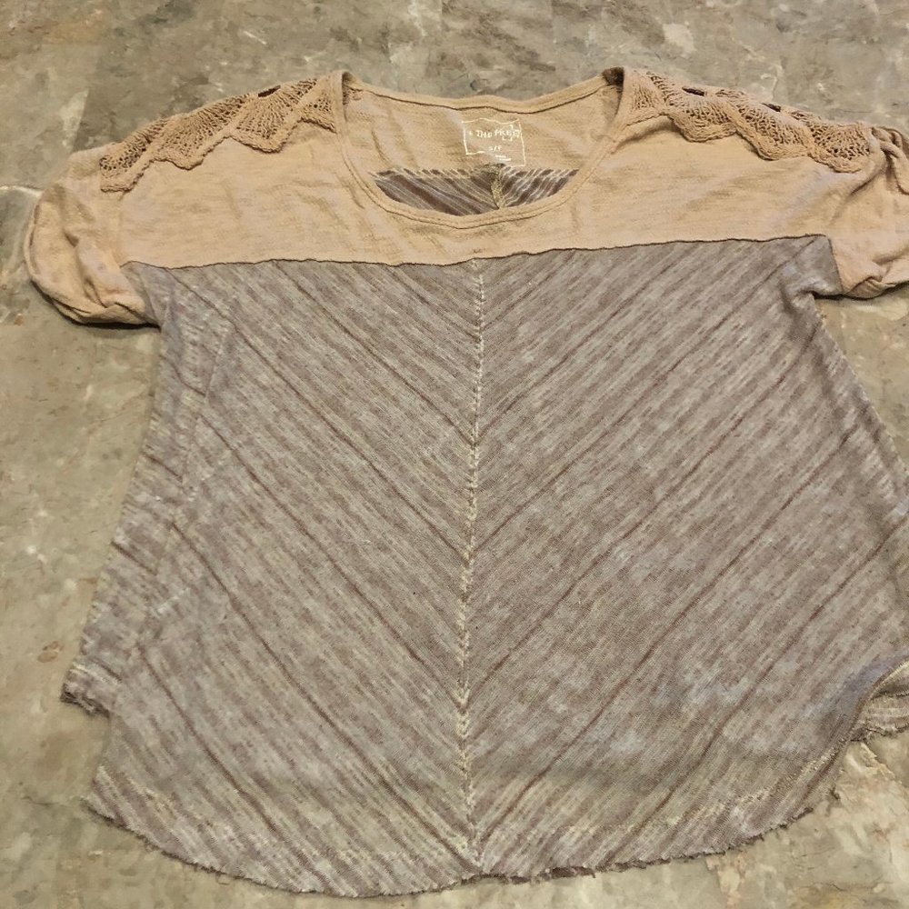 Short-sleeved knit tunic.